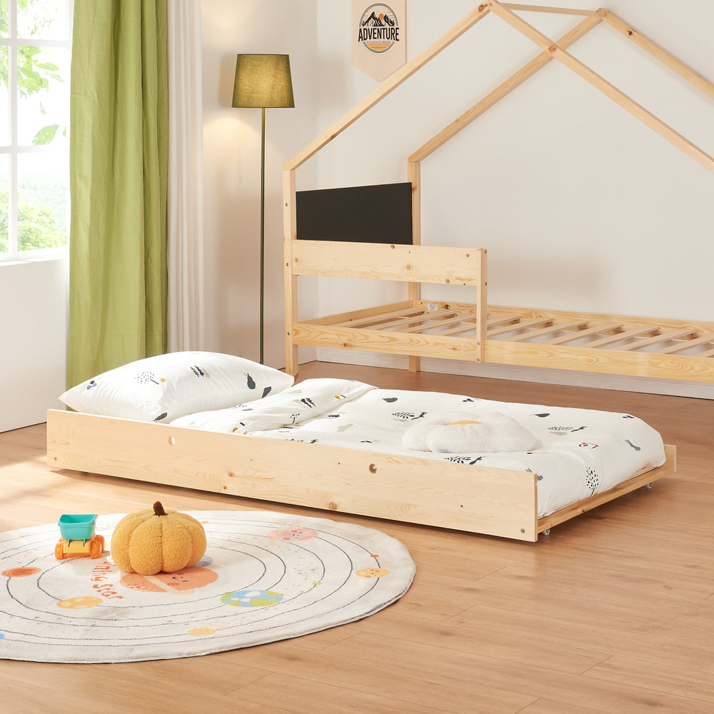 Łóżko domek Sodankylä 90x200cm z wysuwanym łóżkiem drewno sosnowe naturalne [en.casa] - premiumXL