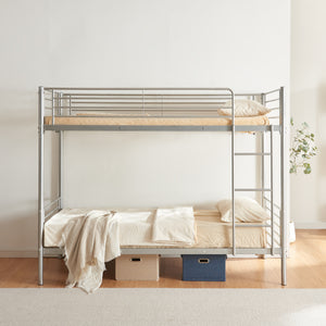 Łóżko piętrowe metalowe Soppsar z 2 materacami 200x90 cm srebrne [en.casa]