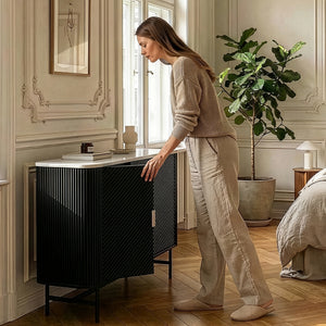 Sideboard Olvehok 110x40x77 cm czarny/efekt marmuru, biały [en.casa]
