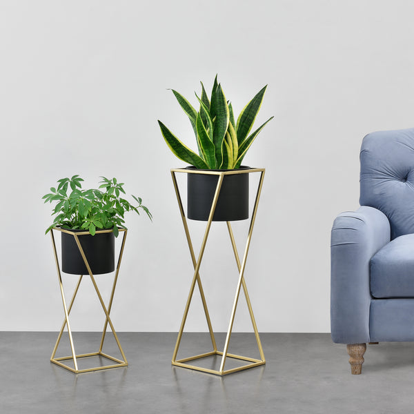 Stojak na doniczki Mons 2-częściowy w kolorze czarno-złotym en.casa