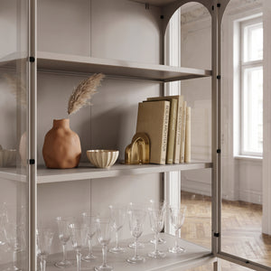 Szafa witrynowa Klippestad stal 160x80x35 cm kolor wielbłądzi [en.casa]