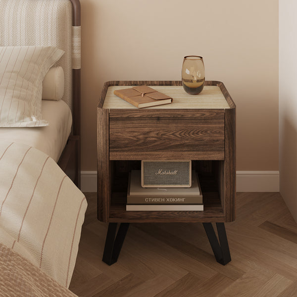 Stolik nocny Trorlon 55x50x40 cm w optyce orzecha/trawertynu [en.casa]